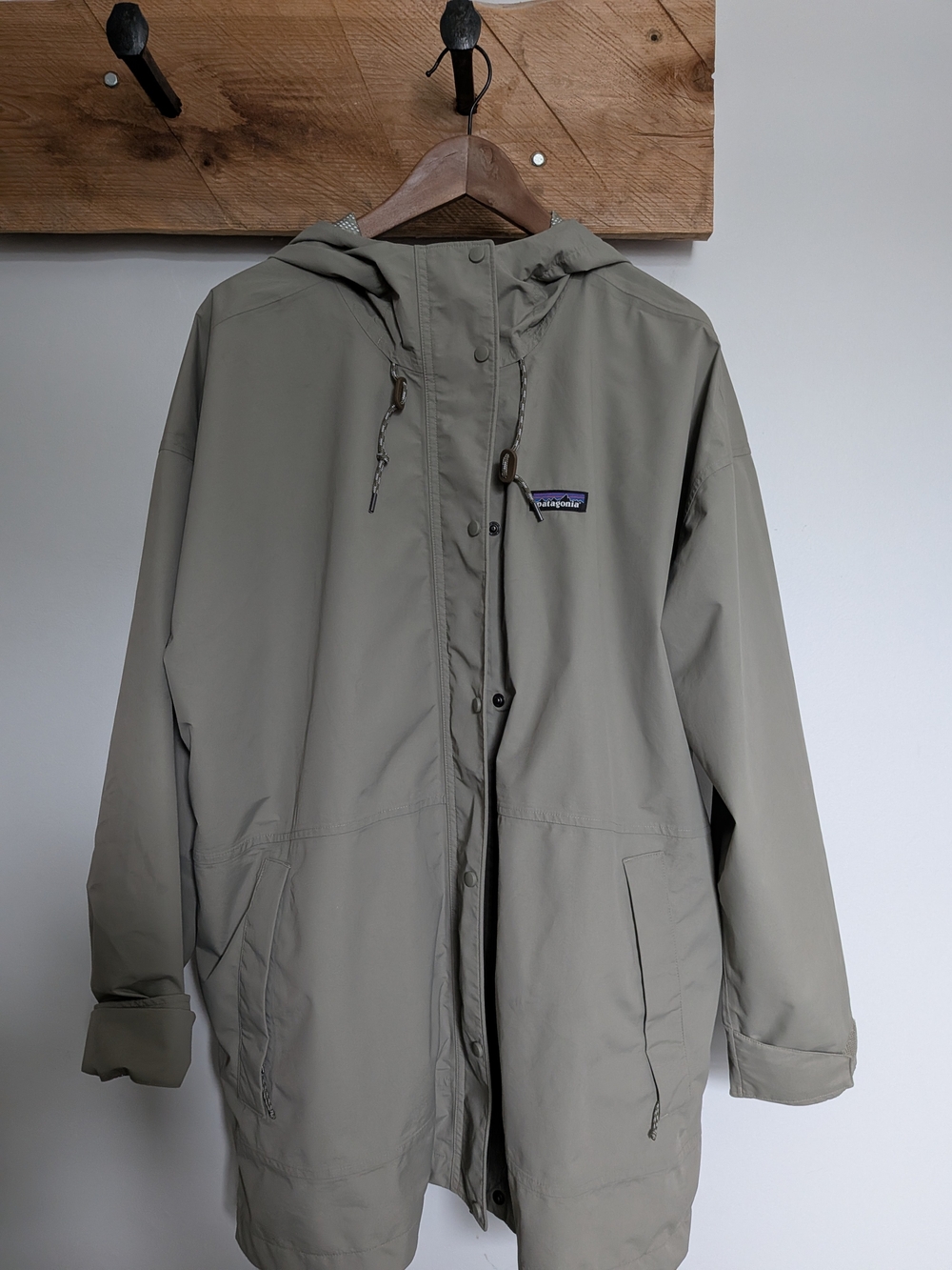 Patagonia Green Hooded rain Jacket Size XL Brand New - No Tags